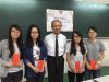 蔡主任代理頒發陳梧桐先生清寒獎學金給獲獎同學(4)